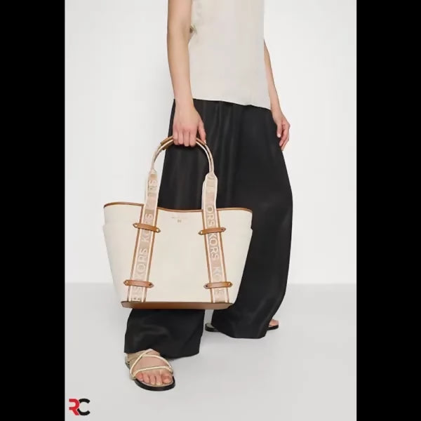 Trendy Women’s Michael Kors Handbag